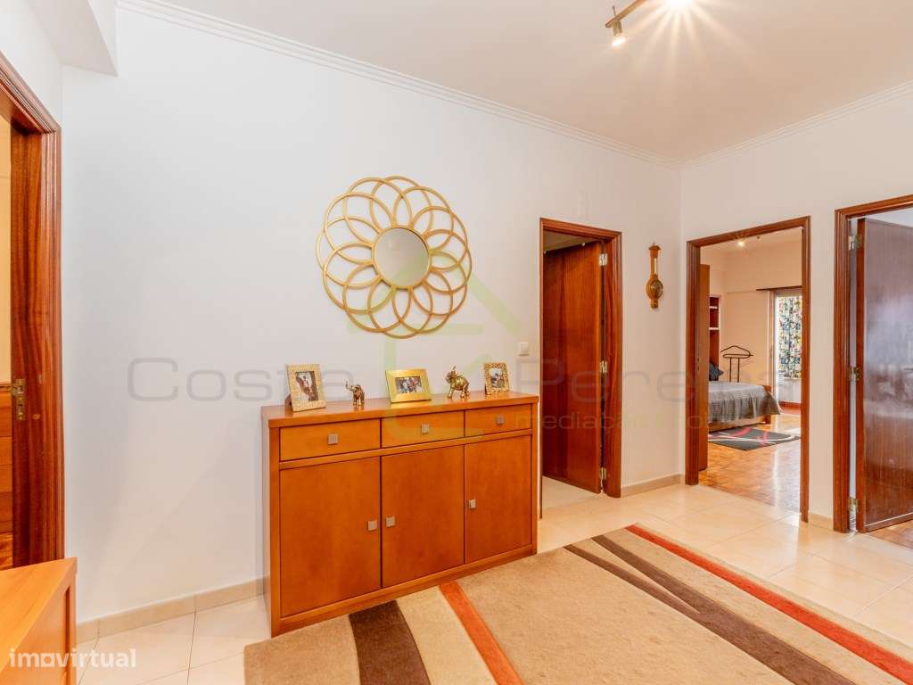 Apartamento T3 com boas áreas e óptima exposição solar-16