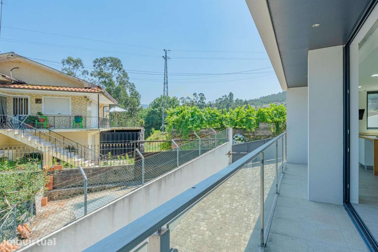Moradia T4 Moderna com 3 Suítes em Terreno de 460m2-29