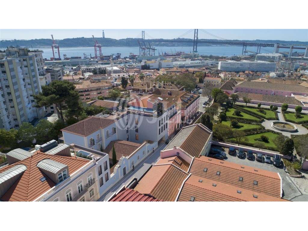 Apartamento T2 com varanda, no Real Calçada, em Lisboa-15