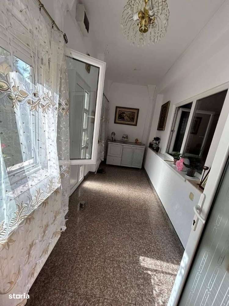 De vanzare casa+spațiu comercial in Roman - Imagine principală: 4/18