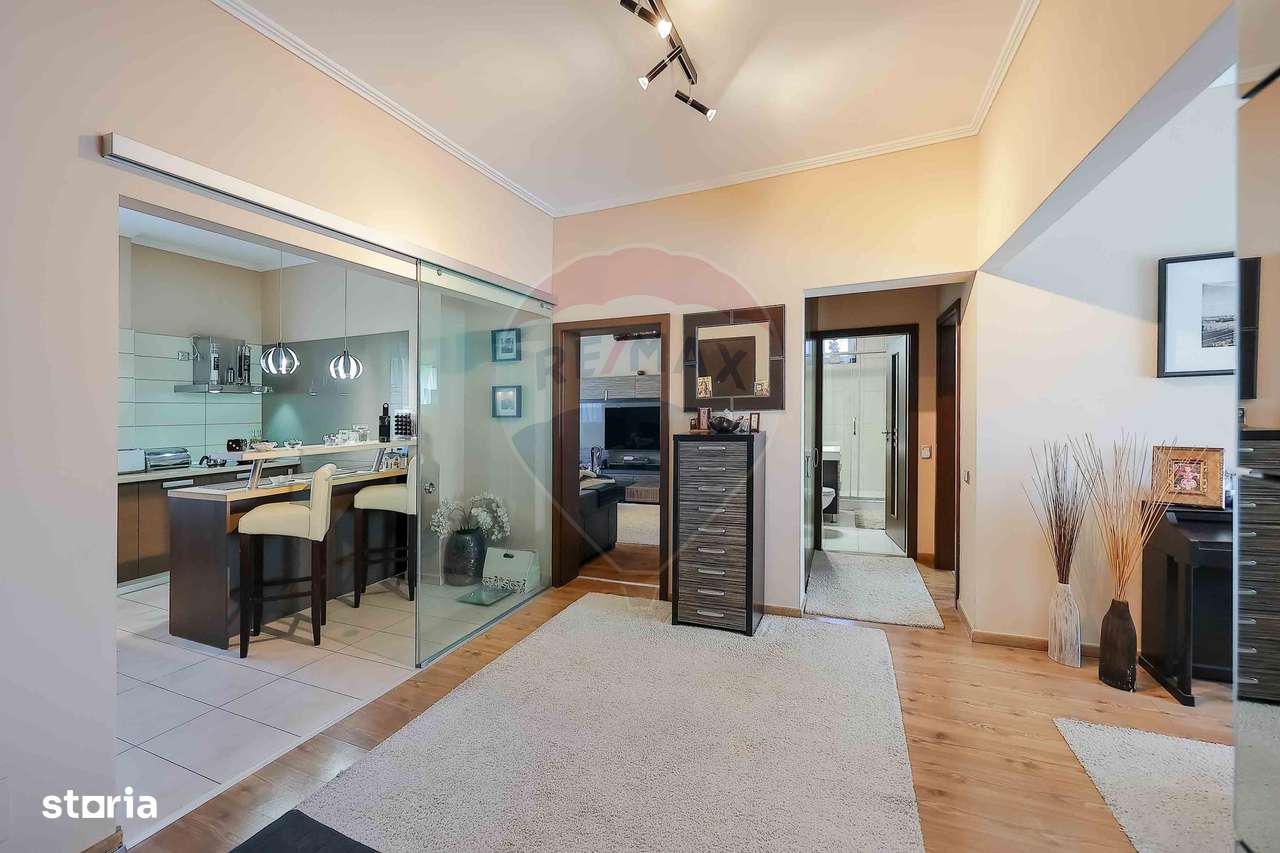 Apartament cu 4 camere și garaj de vânzare în zona Universității - Imagine principală: 4/17