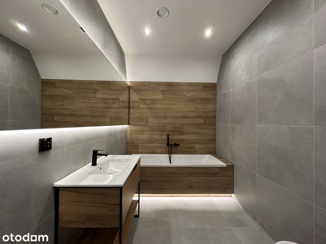 Dom wysoki standard.-8