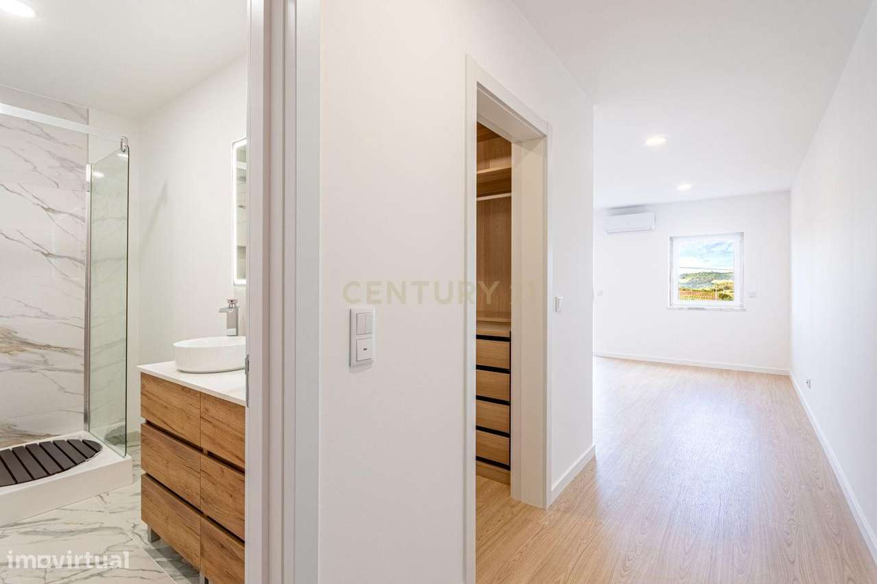 Moradia de charme totalmente renovada com vista aberta sobre vinhas e-30