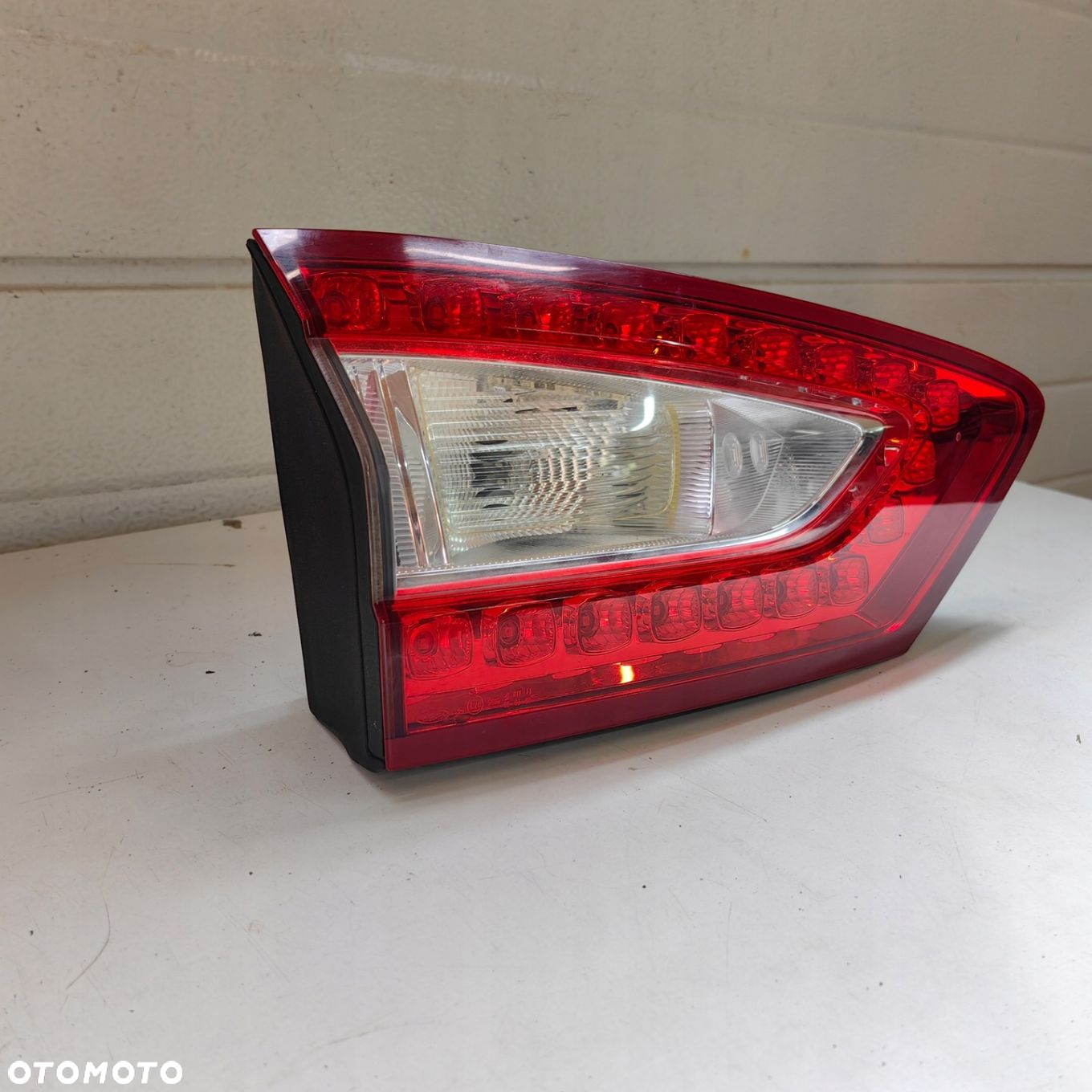 Lampa tylna lewa w klapę Ford Mondeo MK5 kombi - 2