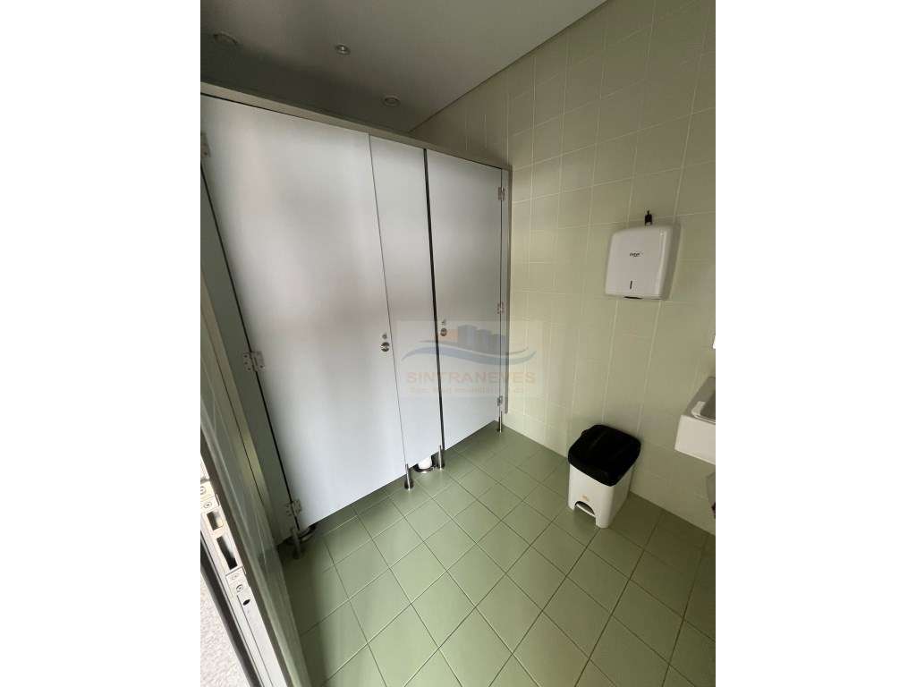 Arrendamento de Belíssimo Espaço Comercial 
Duas laterais em vidro... - Grande imagem: 5/24