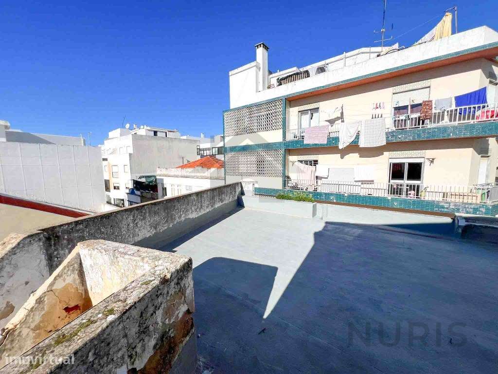 Moradia T3 com Espaço Comercial para Venda em Portimão-17