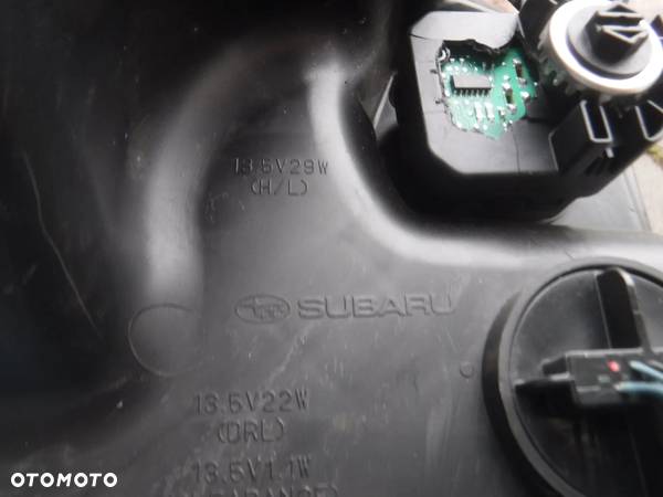 Subaru OUTBACK V lampa led przod uszkodzona - 4