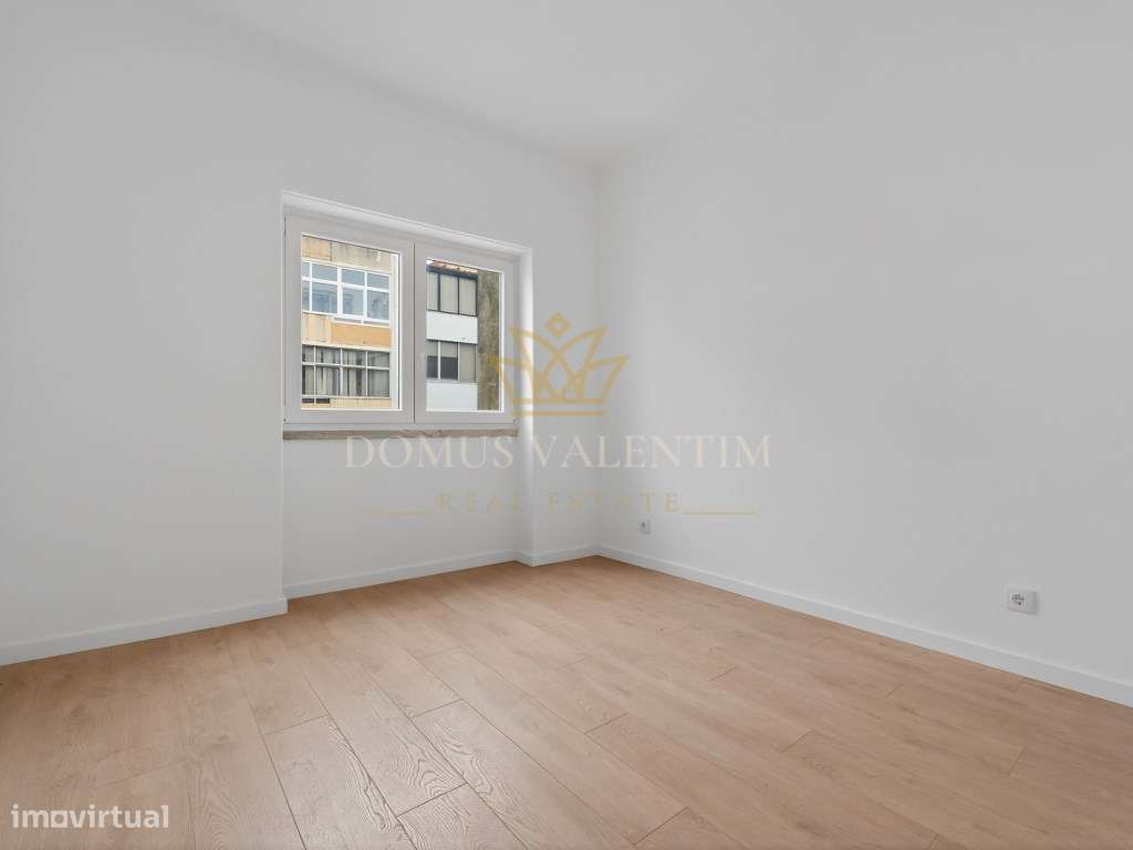 T2 Totalmente Remodelado em Almada - Conforto e Modernidade-7