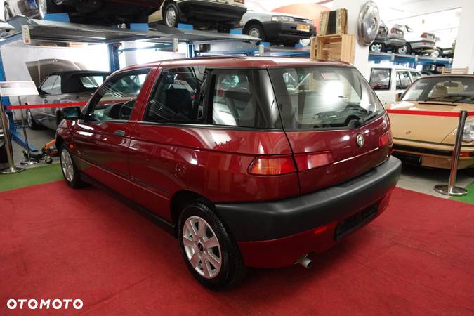 Alfa Romeo 145 1.6 L - 32