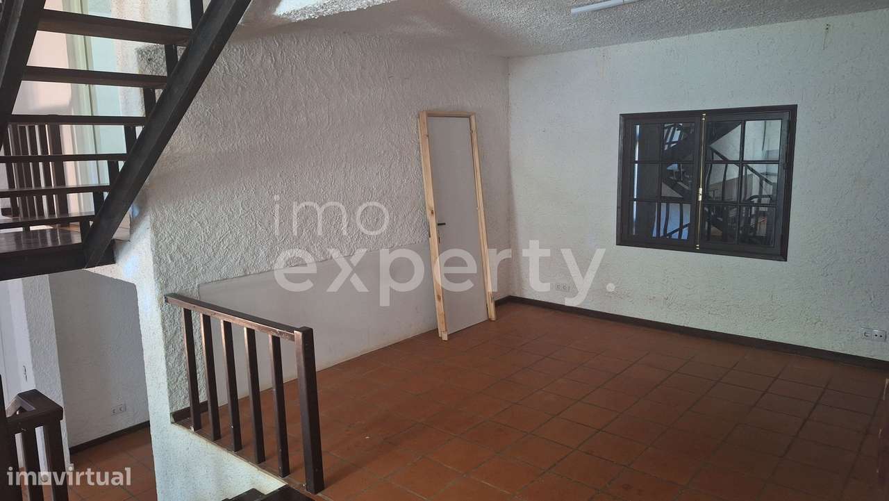 Moradia T2 remodelada na Ribeirinha, Camacha-16