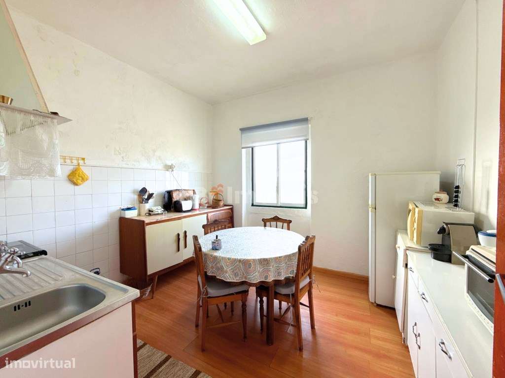 Moradia de Três Pisos com Vista Deslumbrante para o Rio Tejo e Cast... - Grande imagem: 2/38