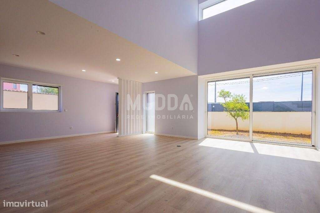 Moradia T4 com Design Contemporâneo e Acabamentos Premium-3