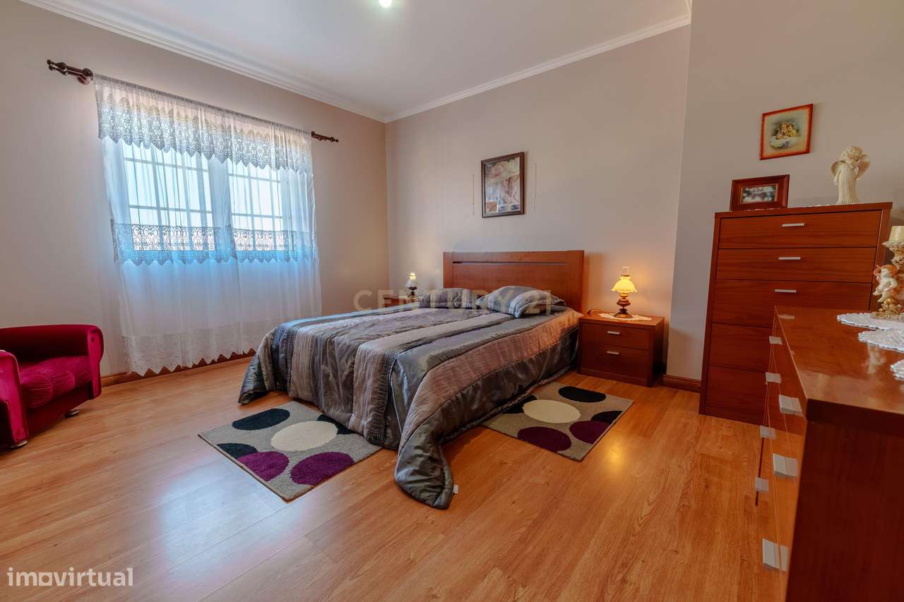 Moradia T4 com 2.971 m² de Terreno e Vista Panorâmica-24