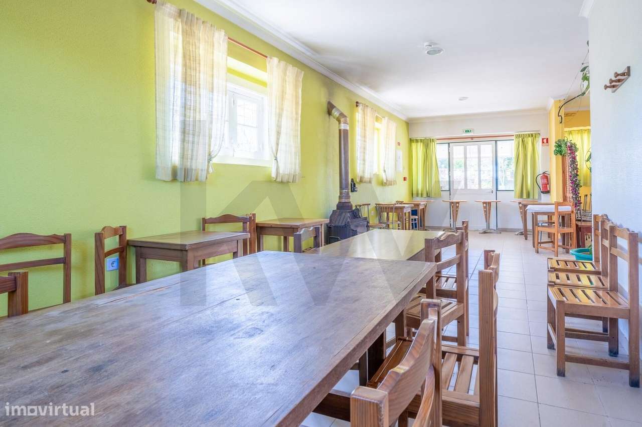 Quinta com 14.920m2 com Moradia T6 e Café em Tomar-24