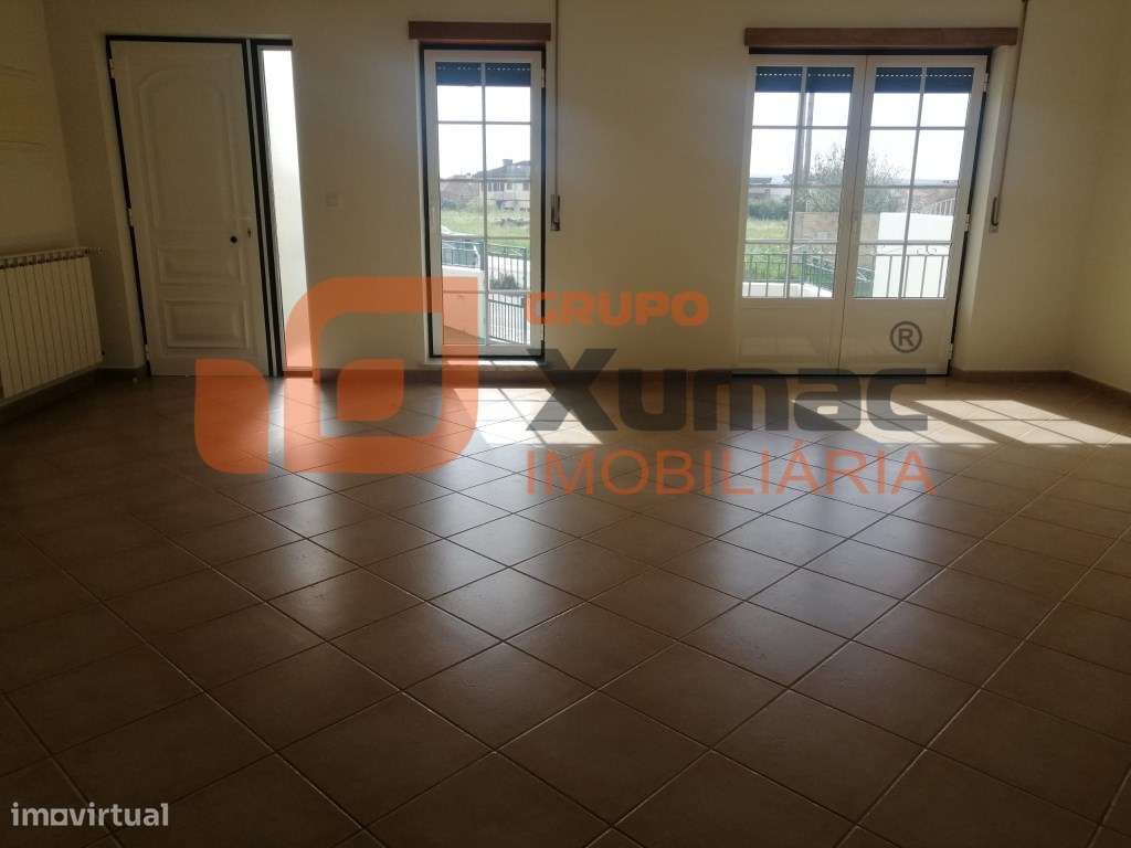 Moradia T4 para arrendamento! Com garagem, entre a cidade e praia! - Grande imagem: 3/29