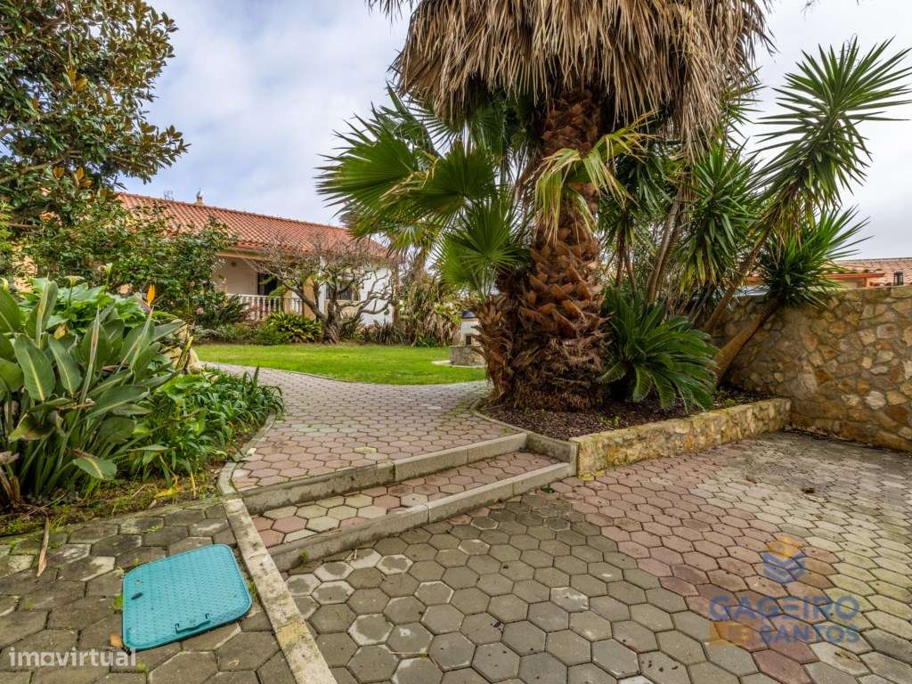 Moradia T2 com Jardim e Churrasqueira a 5 Minutos da Praia-13