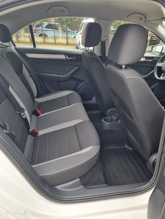 Skoda RAPID 1.4 TDI DSG Ambition - 14