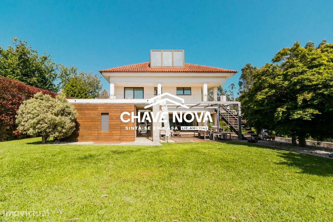 Moradia de luxo com 3700m2 de terreno em Santa Maria da Feira - Grande imagem: 2/25