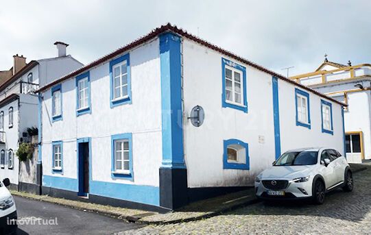 Moradia no Centro da Praia da Vitória- Açores