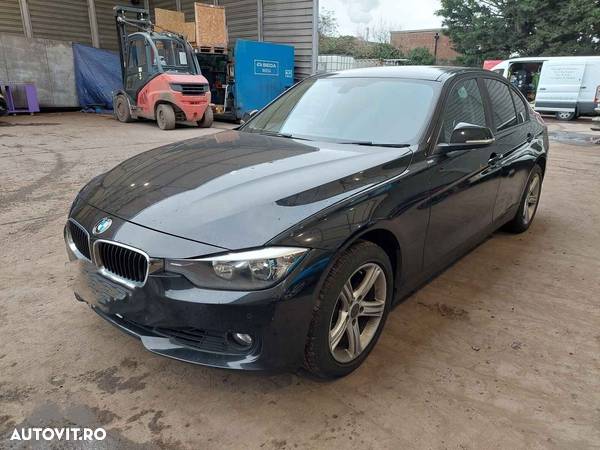 Bara spate cu senzori de parcare BMW Seria 3 2014 Berlina Negru - 2