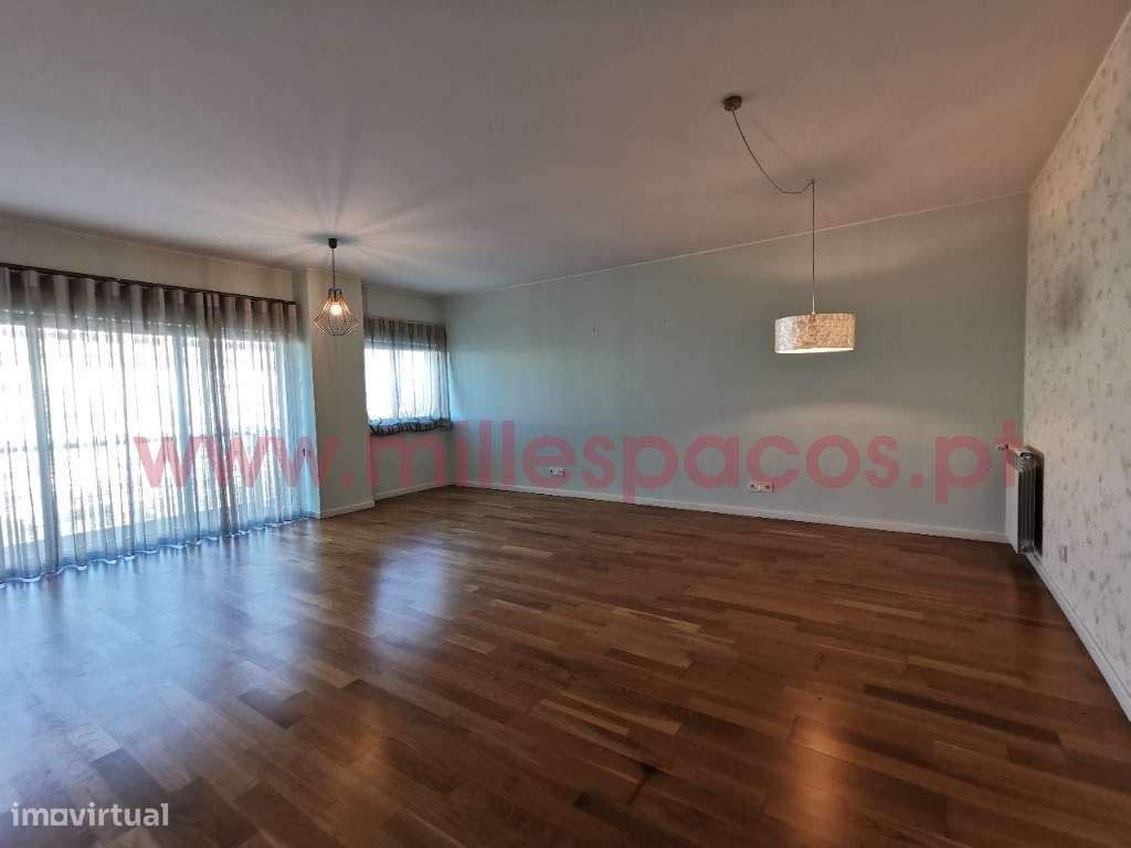 T2 C/Parqueamento Laranjeiras - Grande imagem: 3/33