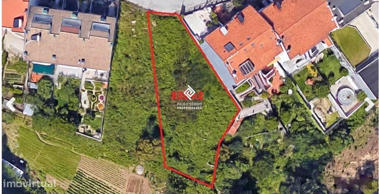 Lote de terreno em Vila Nova de Gaia ( Pedroso ) com área total 835 m2