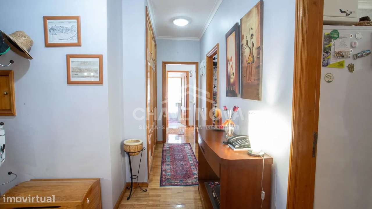 Apartamento T2 c/ varanda em Canelas-14