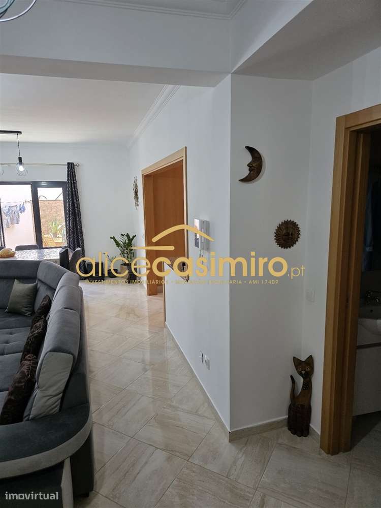 Moradia T4 - boas áreas- excelente estado!-5