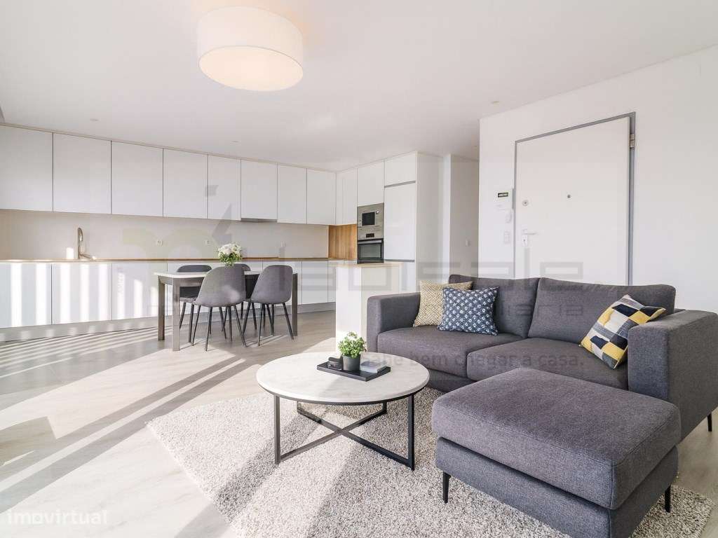 T2 com terraço a 5 minutos da estação e 10 minutos da praia - Grande imagem: 2/22