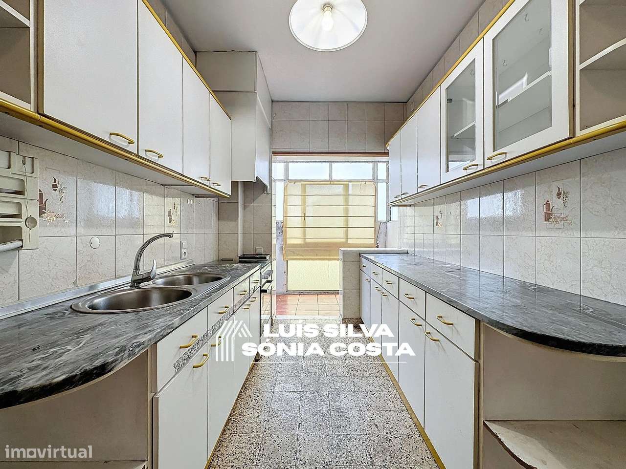 Apartamento T4 c/ Varandas e Elevador em frente á Câmara...-6