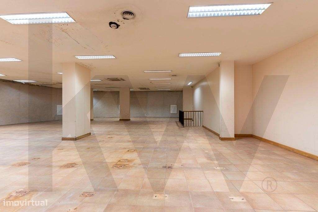 Armazém com Escritórios à Venda no Centro do Funchal – Localização Pri - Grande imagem: 5/29