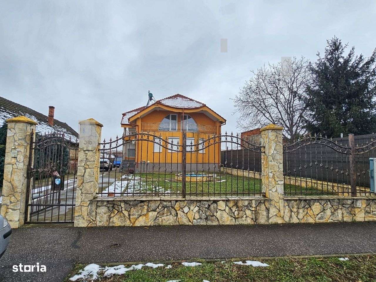 Casă cu teren generos și dublu front stradal, Str. Matei Corvin - Imagine principală: 1/20