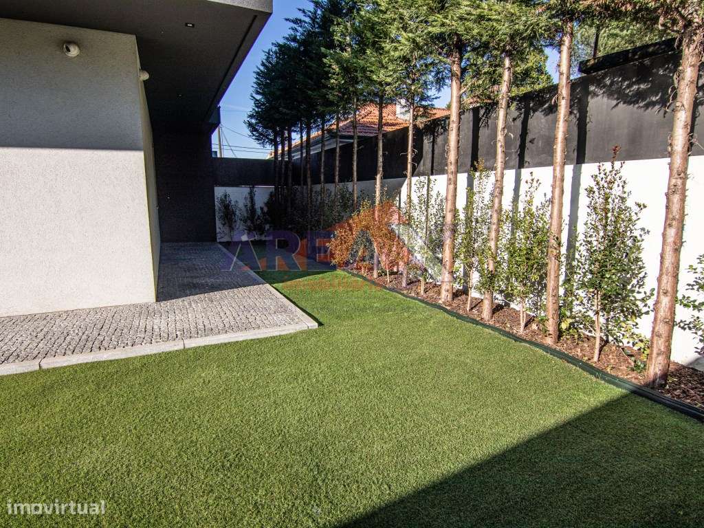 Exclusivo e diferenciador! T3 no rés do chão, com garagem fechada e...-12