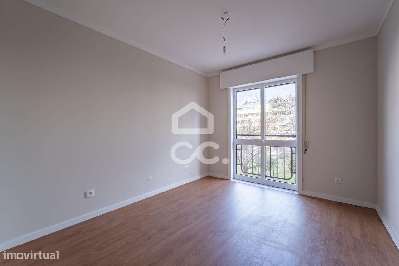 Apartamento T3 Renovado  - Parque da Prelada-11