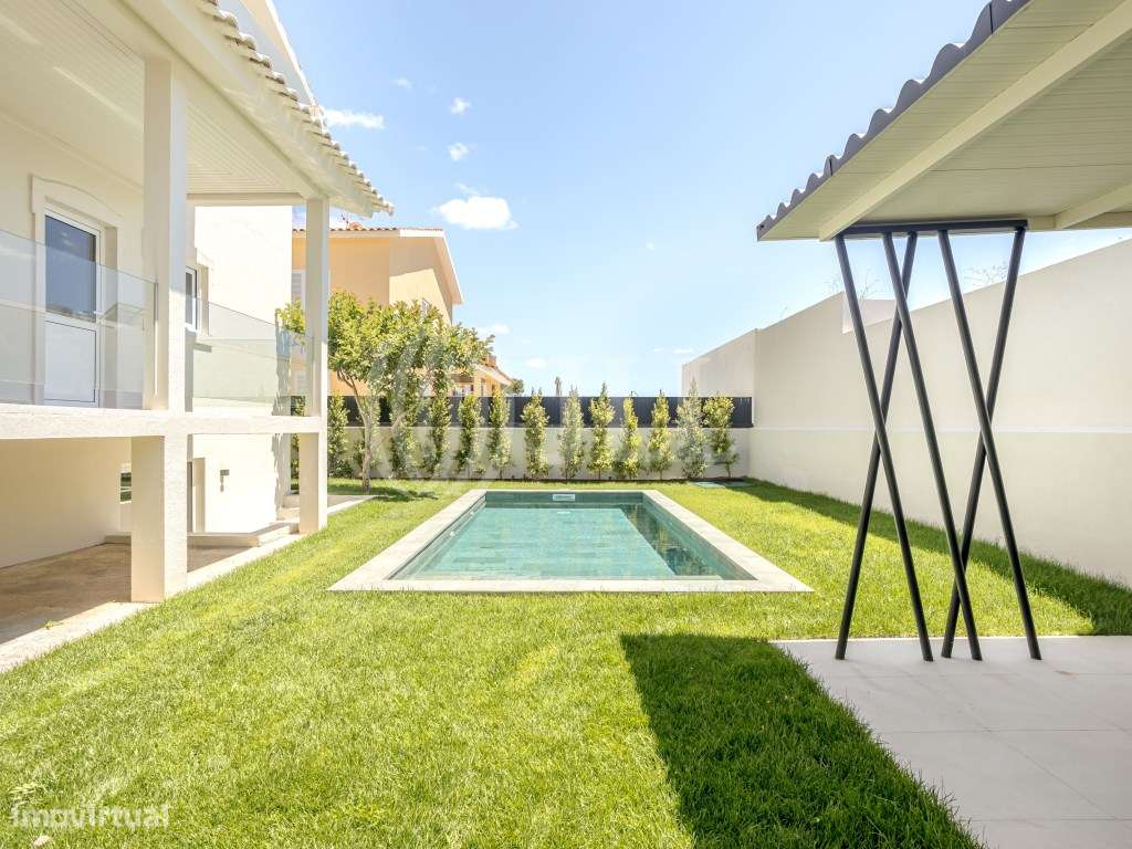 Moradia T5+2 com piscina no Estoril-1