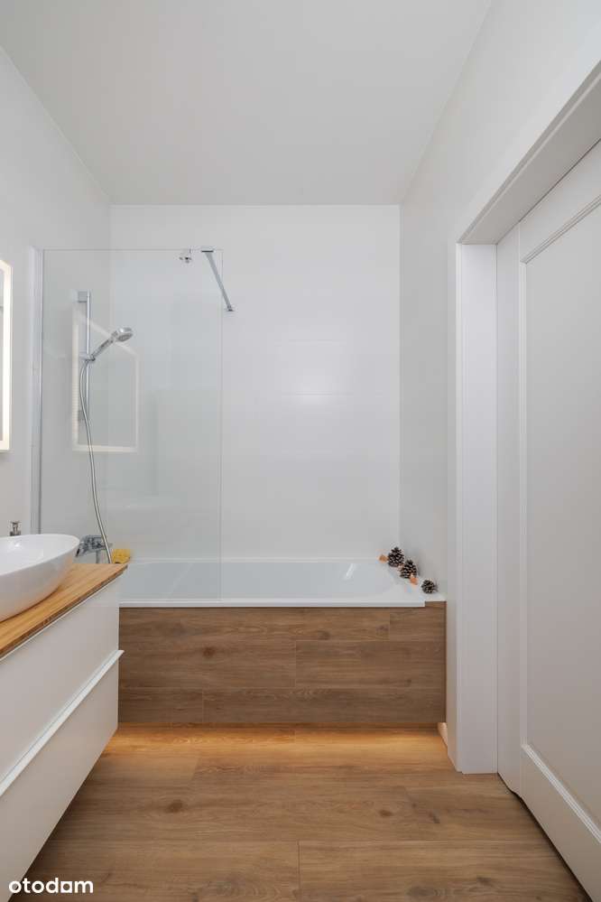 Przestronne, eleganckie mieszkanie z dużą loggią w zielonej okolicy!-9