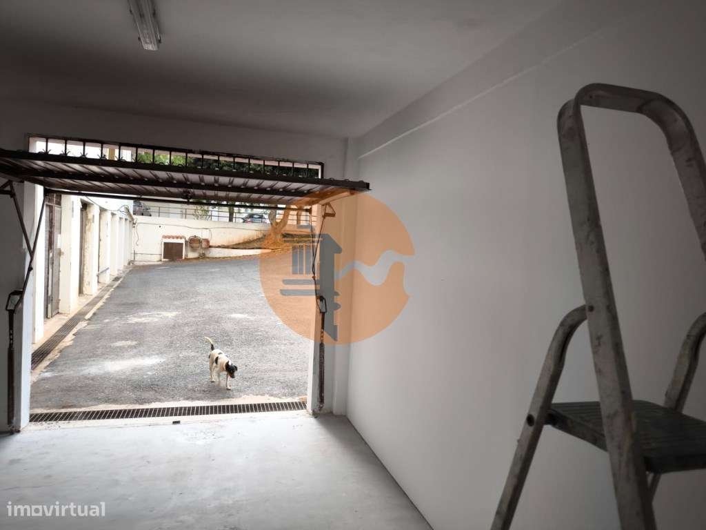 GARAGEM FECHADA - ACESSO PELO EXTERIOR - COM ÁGUA E LUZ - ALTURA - ... - Grande imagem: 3/11