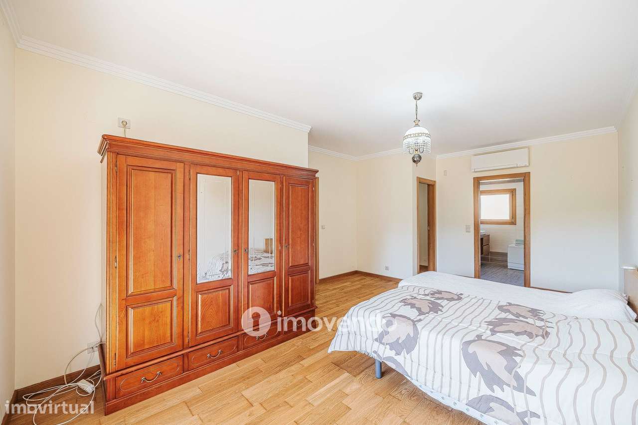 Moradia T4, com condomínio com piscina, em Almargem do Bispo-50