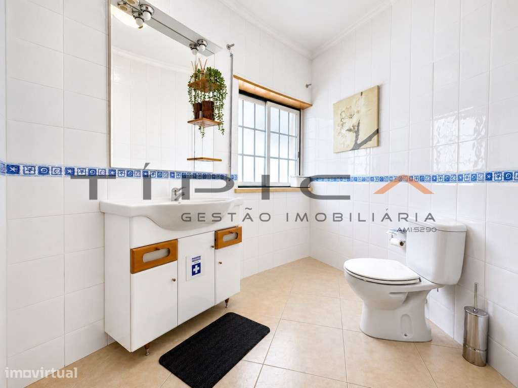 Moradia V3 com Piscina, Garagem e Vista mar-10