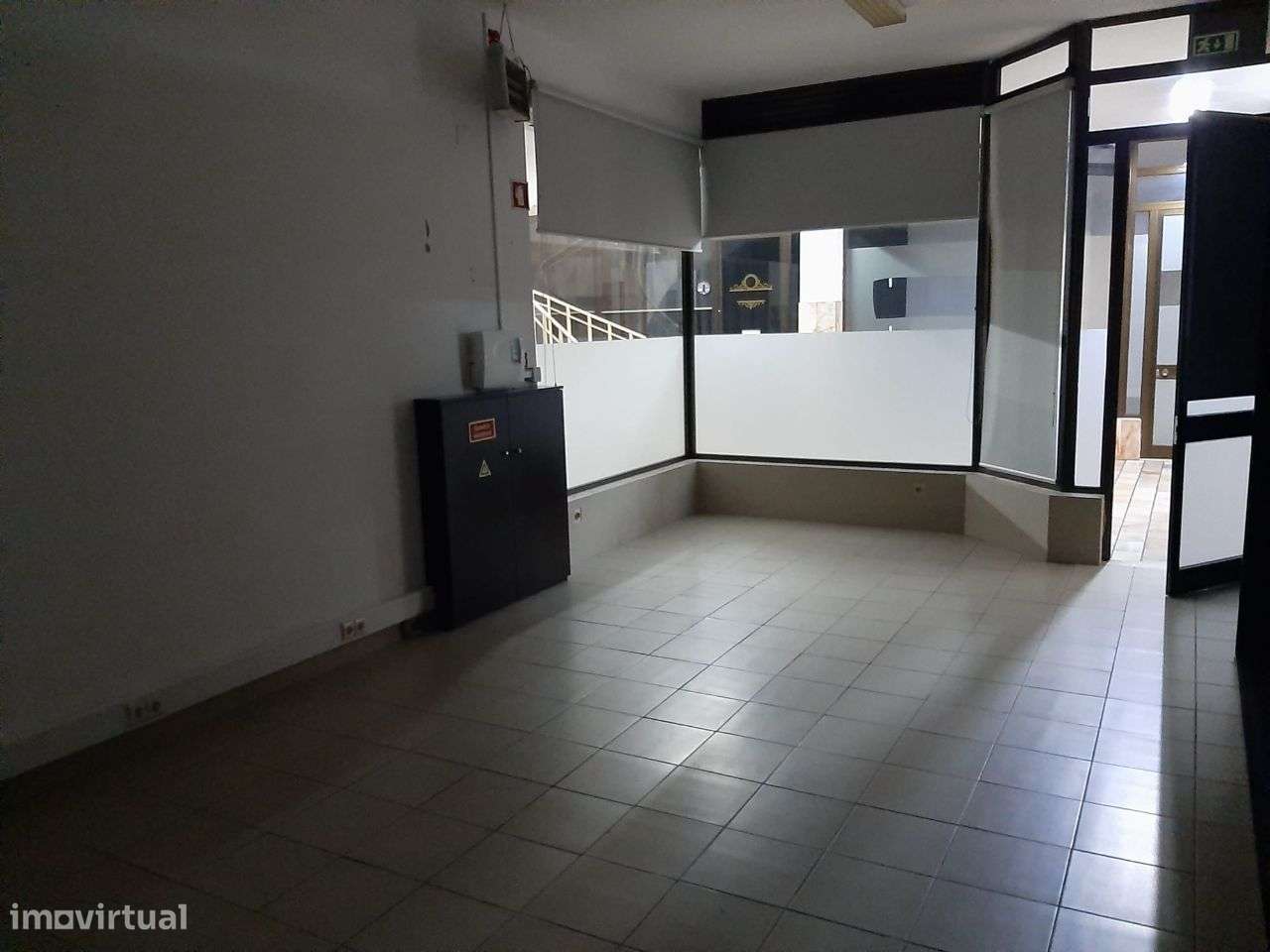 Vende ou arrenda espaço comercial centro de Penafiel - Grande imagem: 5/9