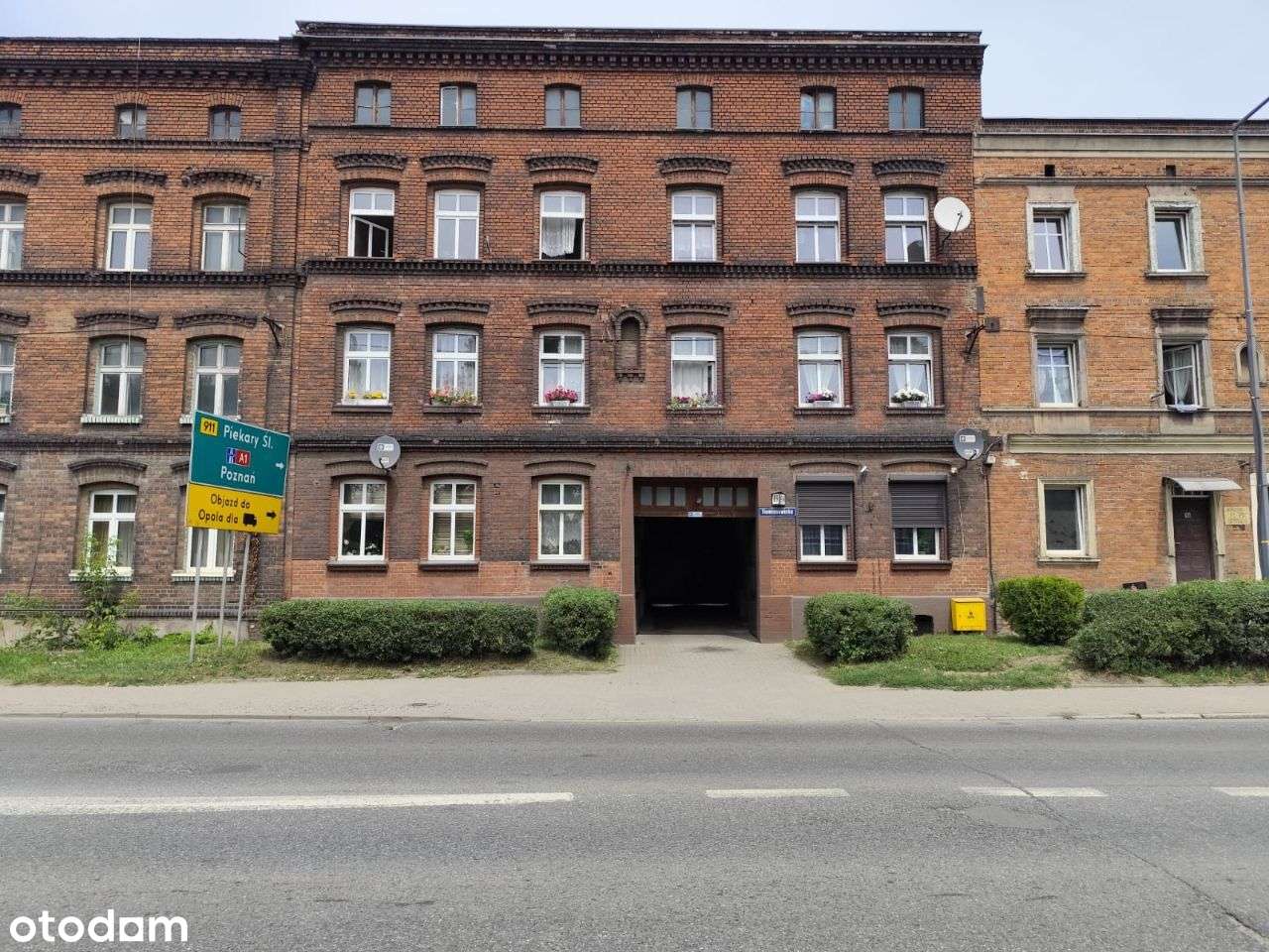 25 pokoi, 765,92 m2, działka 1219 m2 + 700 m2, nowy dach, gazowe BYTOM - Pełny obrazek: 1/9