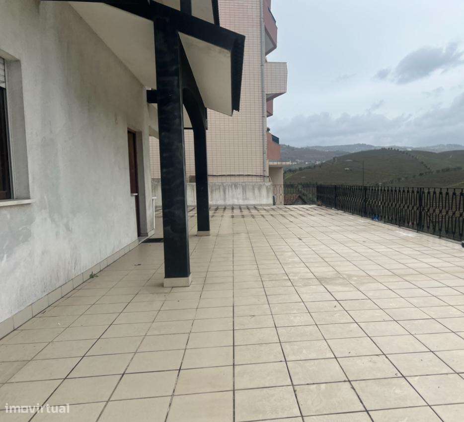 Moradia T4 com 3 LOJAS AREENDADAS E GRANDES TERRAÇOS - Peso da Régua-22