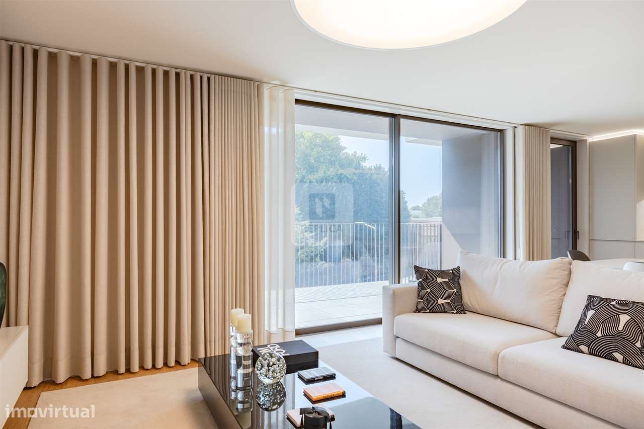 Apartamento T4 com Varanda nos Jardins da Arrábida - Grande imagem: 2/40