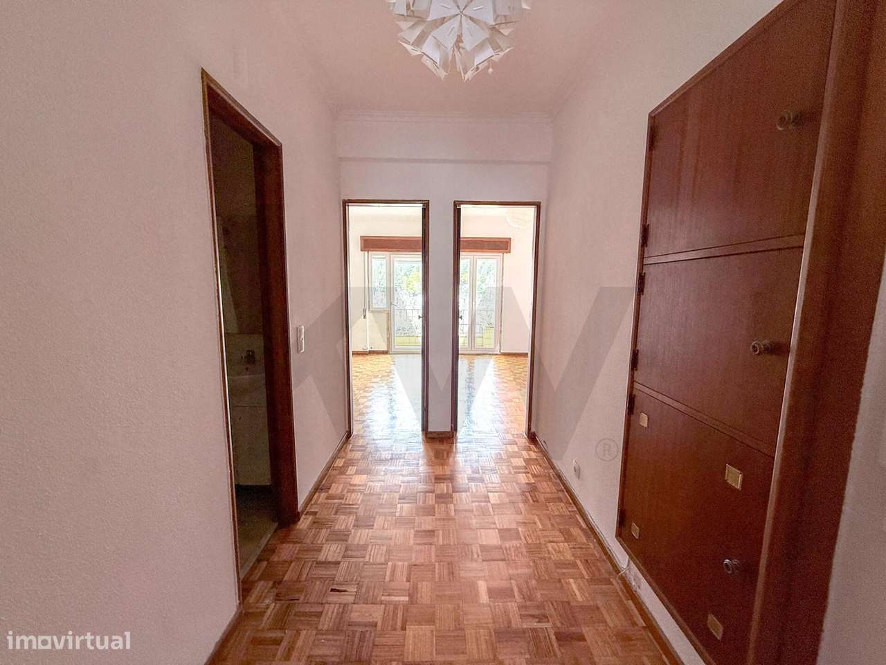 T2 na Estrela com varandas e estacionamento – junto a Campo de Ourique - Grande imagem: 2/15