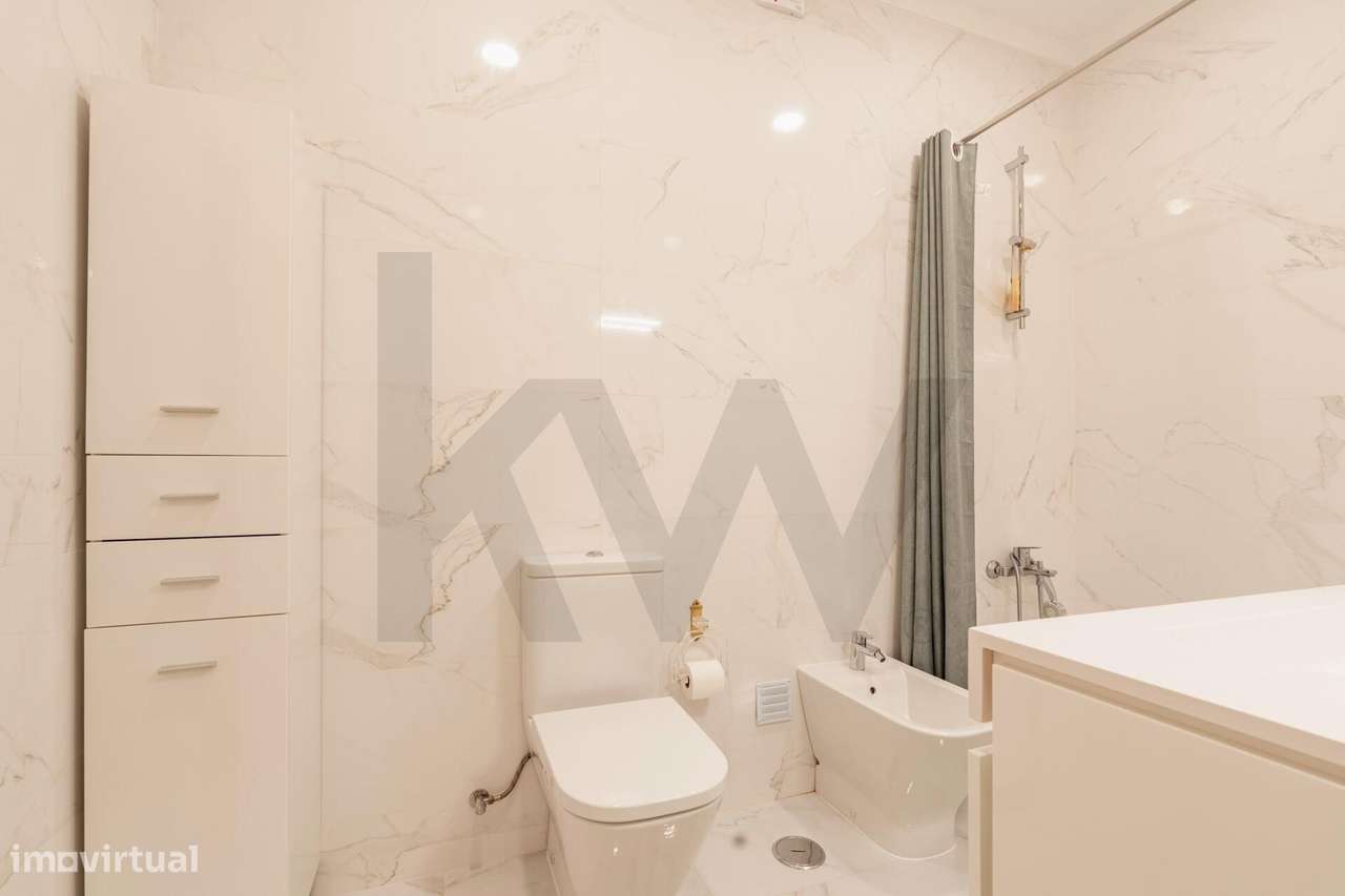 Apartamento T2 na Av. Dr. Francisco Sá Carneiro - Moinho das Antas - O-15