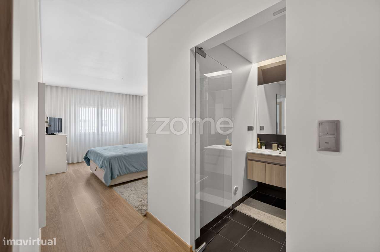 T2 de Excelência no Jardim da Amoreira com Box e Arrecadação-23