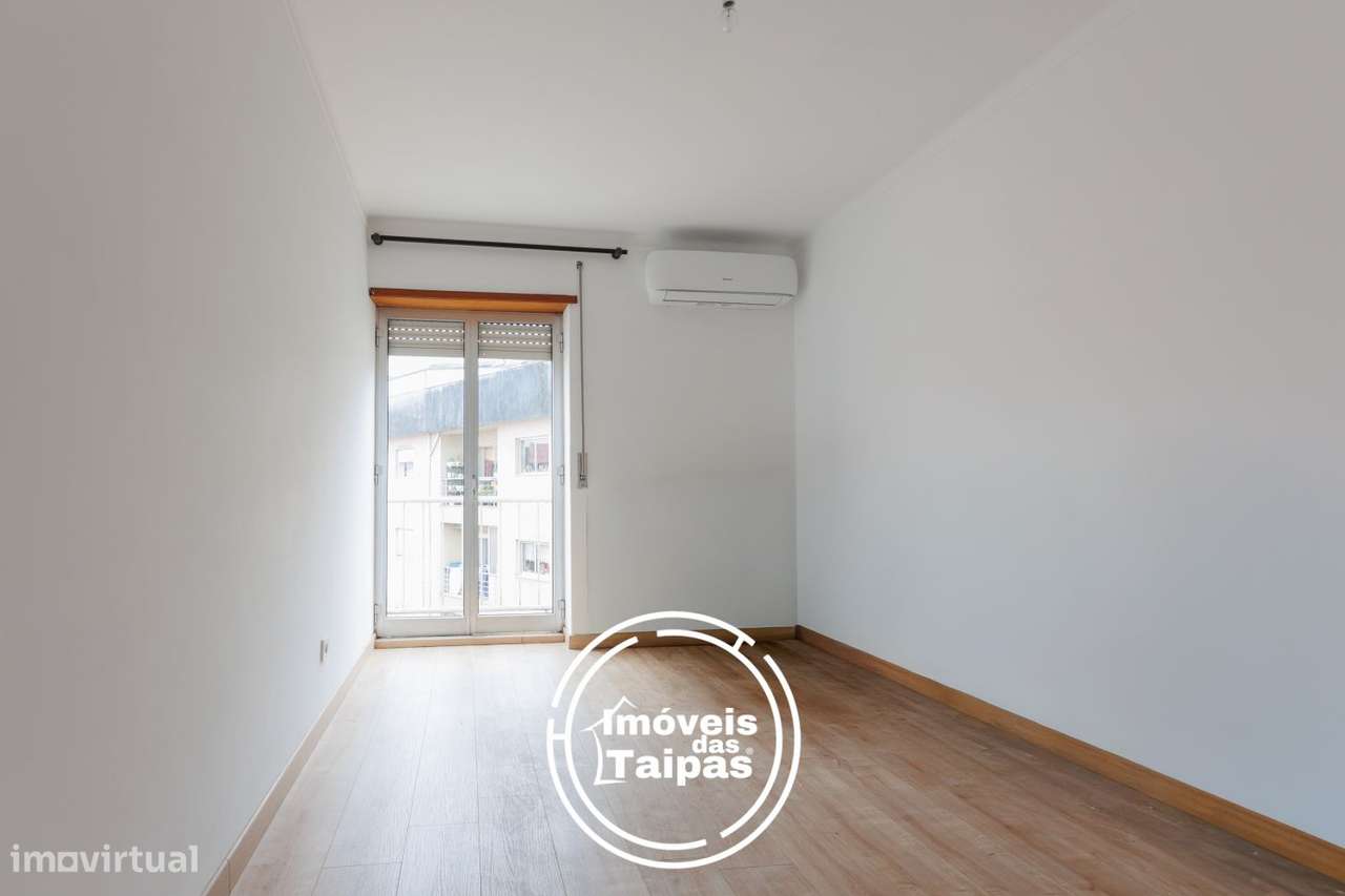 Vende-se Apartamento Duplex Centro das Taipas-18