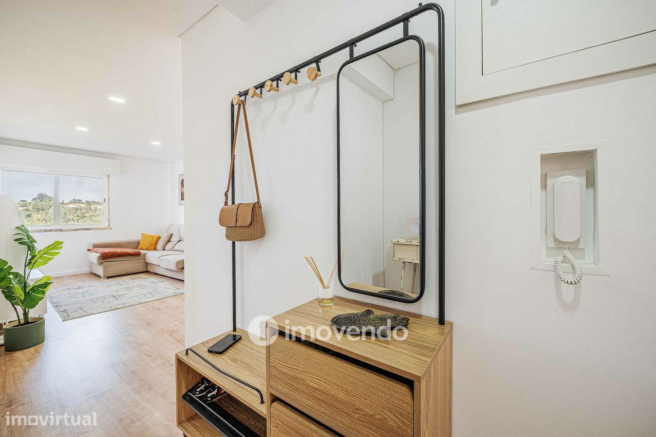 Apartamento T2 totalmente remodelado, com cozinha equipada, em Belas - Grande imagem: 2/38