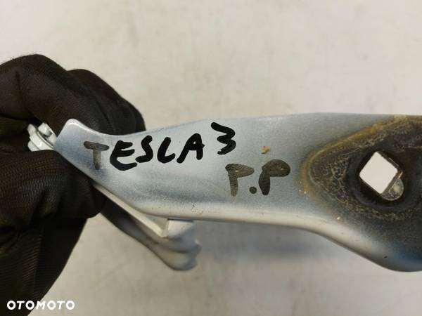 TESLA MODEL 3  zawias maski prawy prawa strona - 2