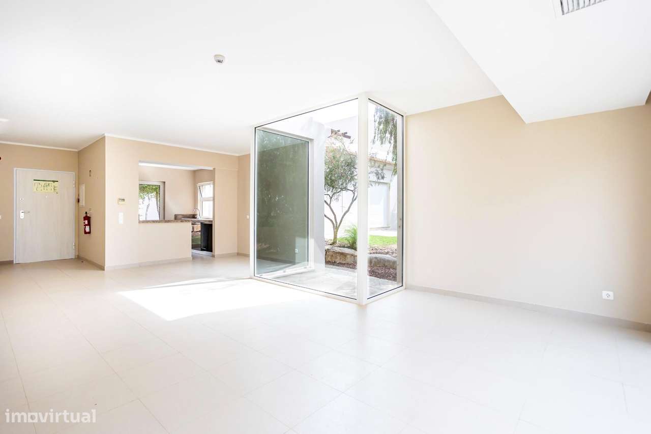 Moradia de Luxo em Condomínio Exclusivo com Piscinas no Carvoeiro-7